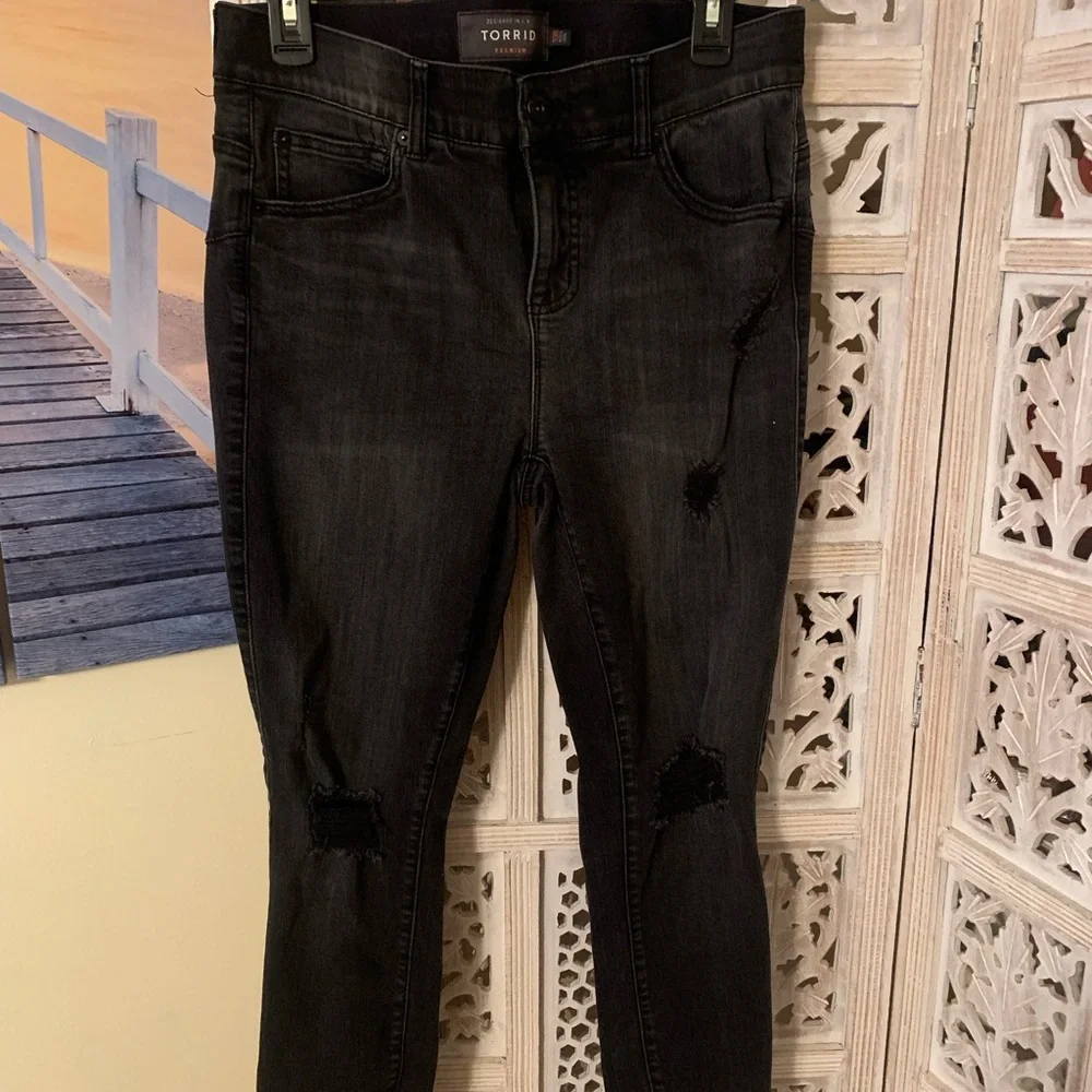 Torrid Premium Black Skinny Distressed Jean; Size: 10 Regular - Picture 2 of 7